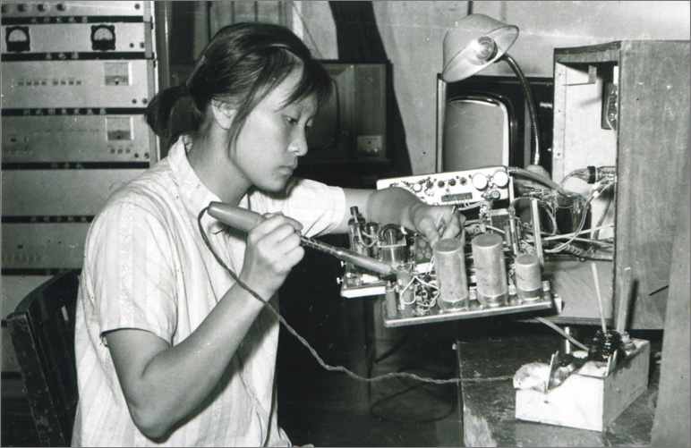 1970年，中國誕生第一臺彩色電視機，數年之后，長虹才開始電視機的研制