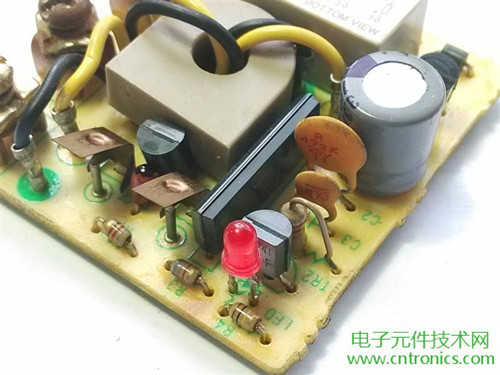 漏電保護器拆解：結構有差異，做工不錯