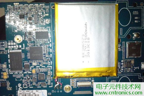 不怕摔的電紙書！一款柔性屏電子書閱讀器拆解