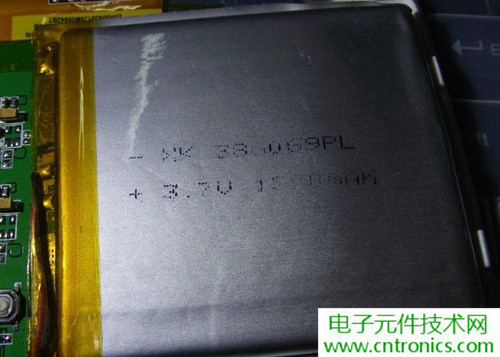 探秘電子紙！一款電紙書的電子墨水屏拆解