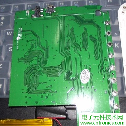 探秘電子紙！一款電紙書的電子墨水屏拆解