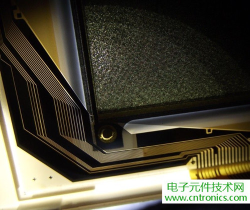 探秘電子紙！一款電紙書的電子墨水屏拆解