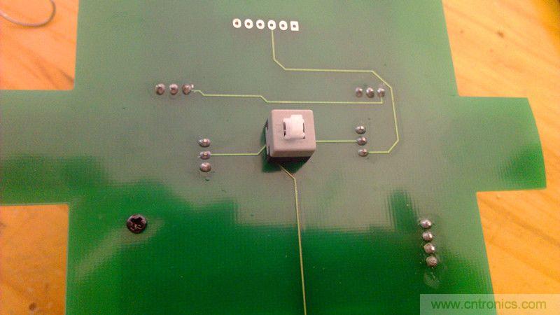 牛人力作！PCB版藍牙智能小車DIY