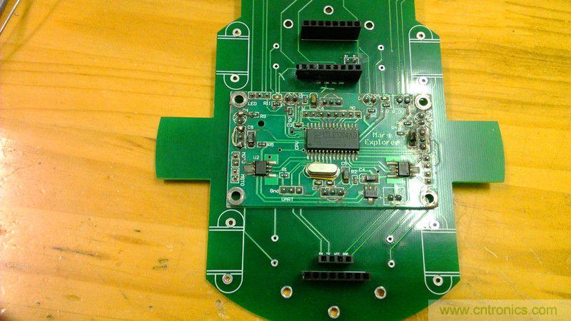 牛人力作！PCB版藍牙智能小車DIY