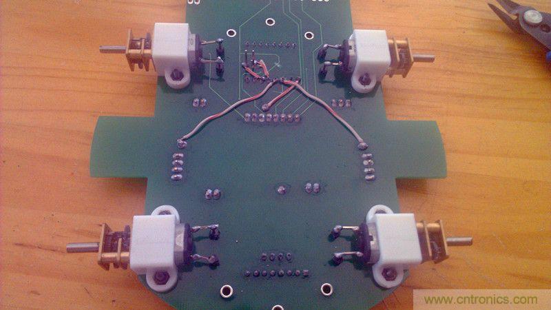 牛人力作！PCB版藍牙智能小車DIY