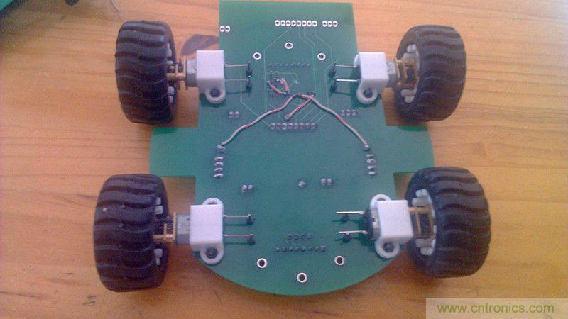 牛人力作！PCB版藍牙智能小車DIY