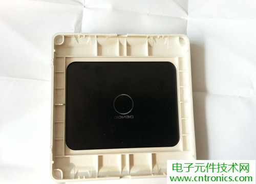 一款觸控開關拆解，做工不錯
