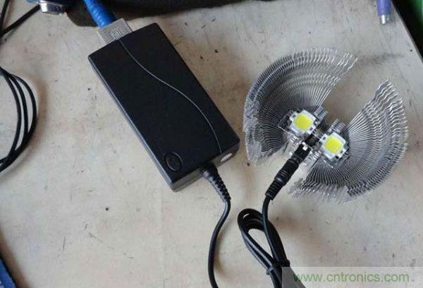 變廢為寶！風扇散熱器變身山寨LED燈