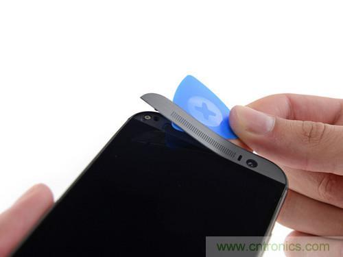 牛人強拆！新HTC One(M8)真機精密做工難修理