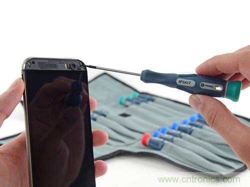 牛人強拆！新HTC One(M8)真機精密做工難修理