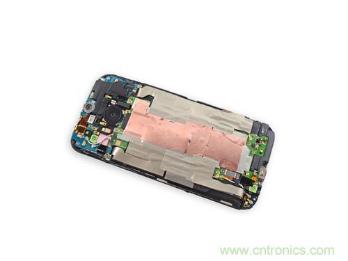 牛人強拆！新HTC One(M8)真機精密做工難修理