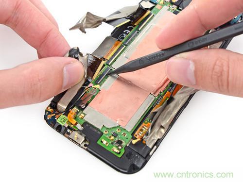 牛人強拆！新HTC One(M8)真機精密做工難修理