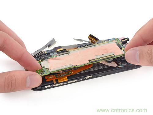 牛人強拆！新HTC One(M8)真機精密做工難修理