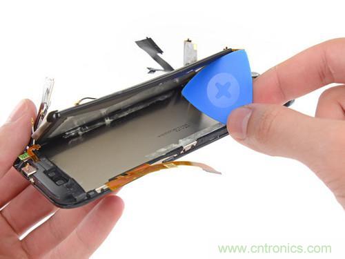 牛人強拆！新HTC One(M8)真機精密做工難修理