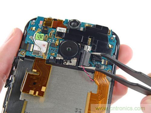牛人強拆！新HTC One(M8)真機精密做工難修理