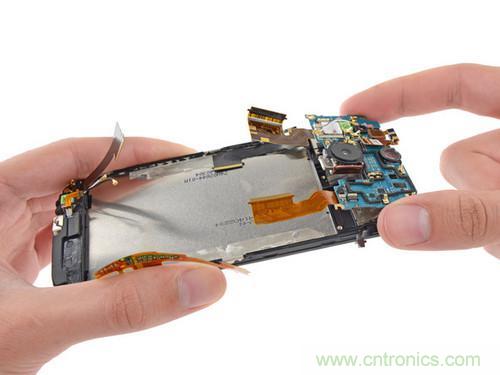 牛人強拆！新HTC One(M8)真機精密做工難修理
