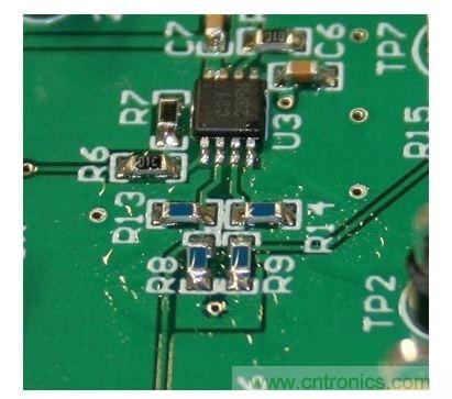  即為殘留過多數量焊劑的 PCB。