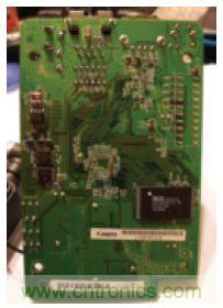 圖3：WPS54G打印服務器電路板背面。