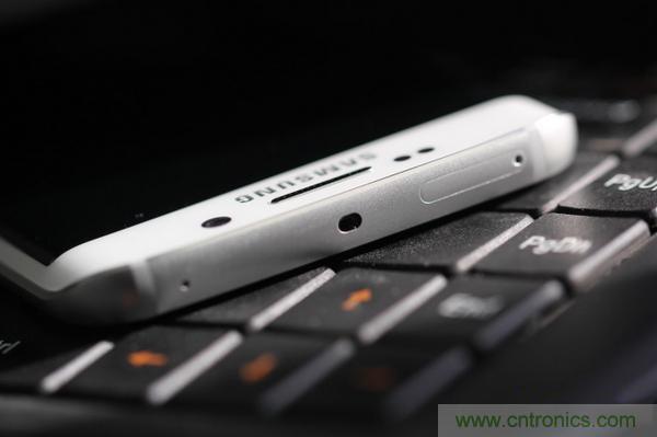 三星S6 Edge+拆解：比S6 Edge加在哪里？