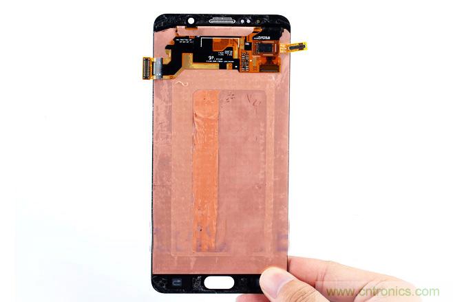 Galaxy Note5拆解，與S系列差距日漸模糊
