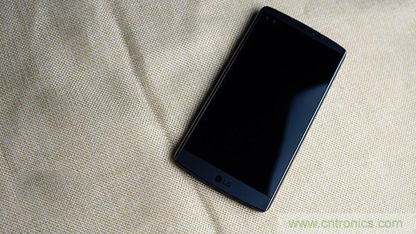 業界良心 LG V10 評測:剛毅、冷峻，不失人性化