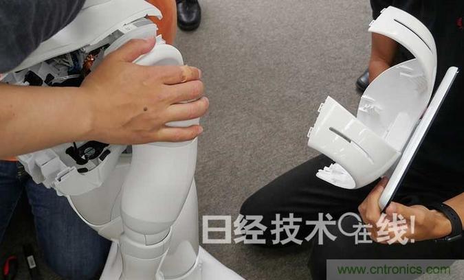 拆解筆記本不過癮，那就來拆拆日本情感機器人吧！