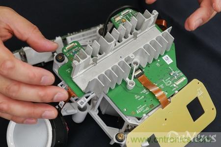 拆解筆記本不過癮，那就來拆拆日本情感機器人吧！
