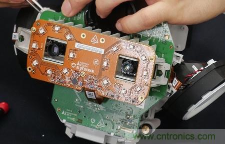 拆解筆記本不過癮，那就來拆拆日本情感機器人吧！