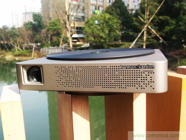無屏電視時代已然來臨，客廳你做好準備了嗎？