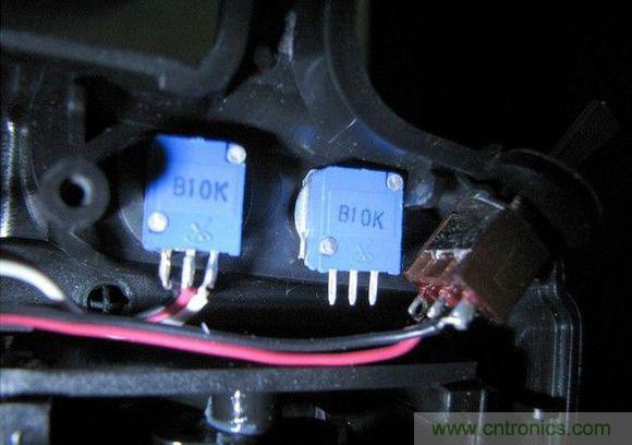 無人機 DIY 制作全過程，酷得不要不要的！