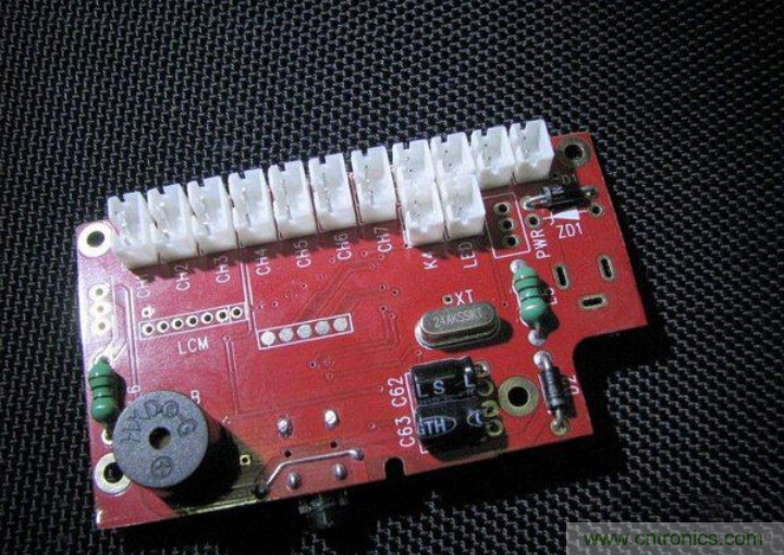 無人機 DIY 制作全過程，酷得不要不要的！