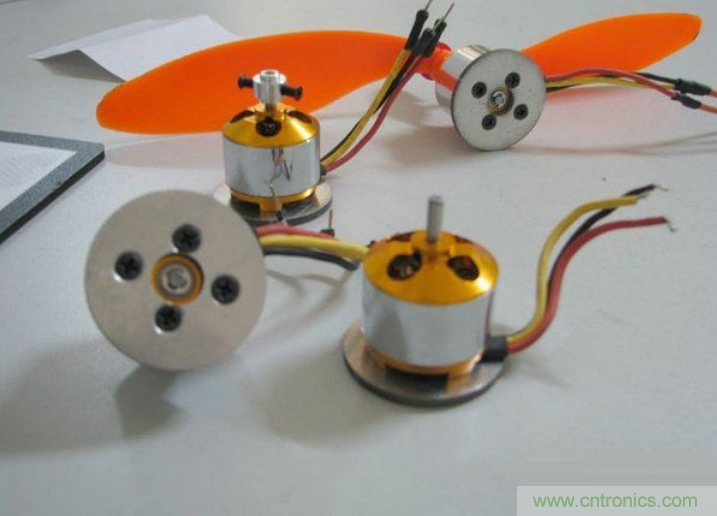 無人機 DIY 制作全過程，酷得不要不要的！