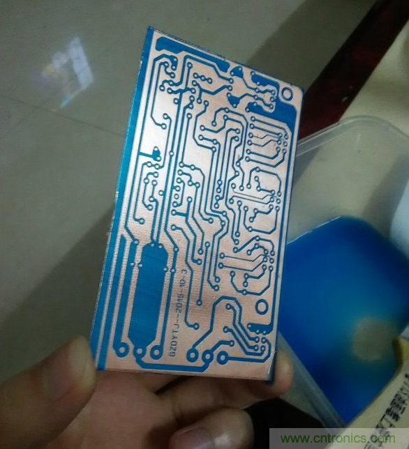 嘗試了四次PCB制作， 最后一發算是成功了