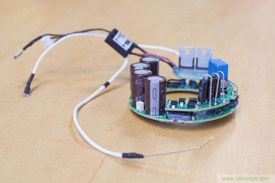 拆解戴森吹風機：近三千元的價格貴在哪？