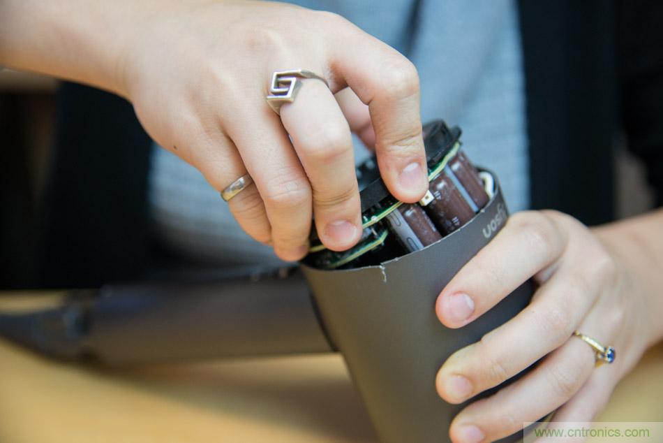 拆解戴森吹風機：近三千元的價格貴在哪？